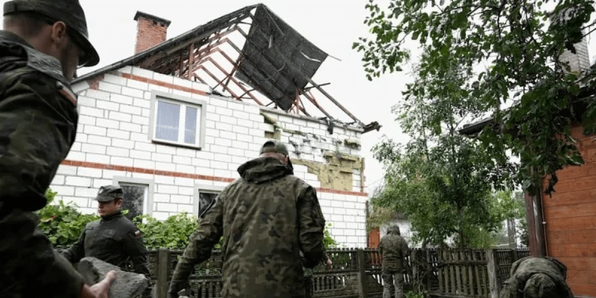 В падении американской ракеты на польский дом обвинили Россию В падении американской ракеты на польский дом обвинили Россию