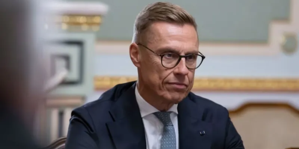 Президент Финляндии обещал не сбивать российские самолёты сразу