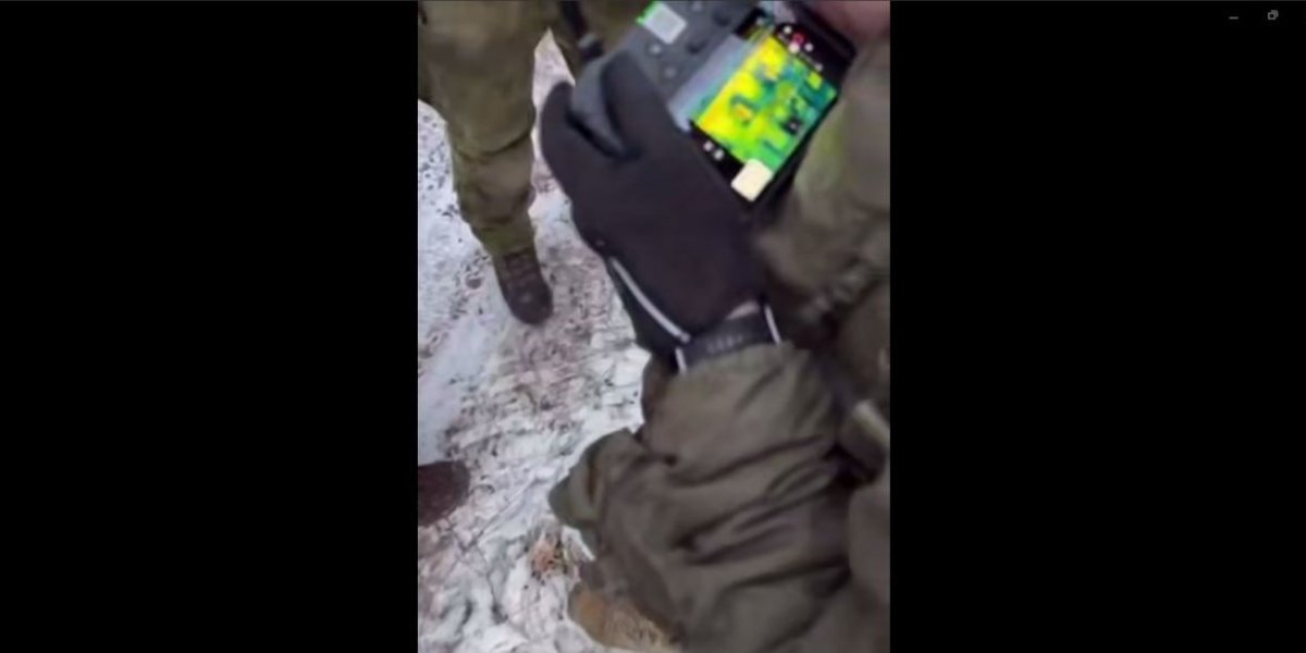 Офицеры гибли ради этого цирка? Спецназ ещё никогда так не унижали. Видео VIP-срочника вызвало вопросы Офицеры гибли ради этого цирка? Спецназ ещё никогда так не унижали. Видео VIP-срочника вызвало вопросы