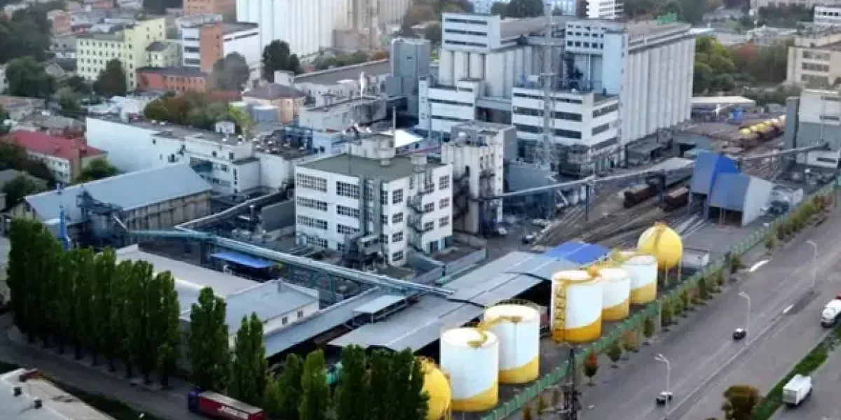 300 тонн «Олейны» растеклись по Днепропетровску. Россия ударила по заводу США на Украине 300 тонн «Олейны» растеклись по Днепропетровску. Россия ударила по заводу США на Украине